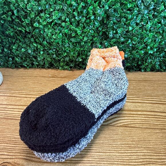 New 4 Pack Of MeMoi Fuzzy Cozy Halloween Socks Fall Colors Womens Bundle Gift - Picture 4 of 5